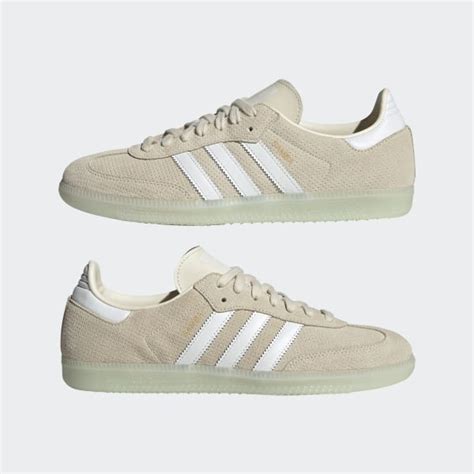 adidas bilder schuhe von füher|32.498 Fotos und hochauflösende Bilder zu Adidas Schuh .